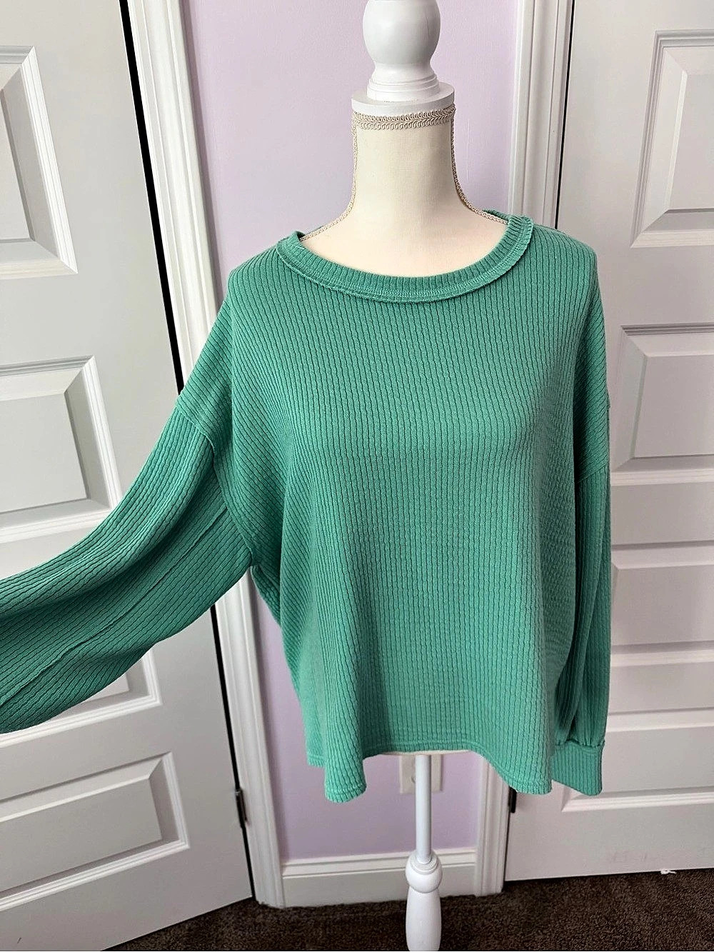 Blu Pepper Textured Crewneck Sweater in Green Like New